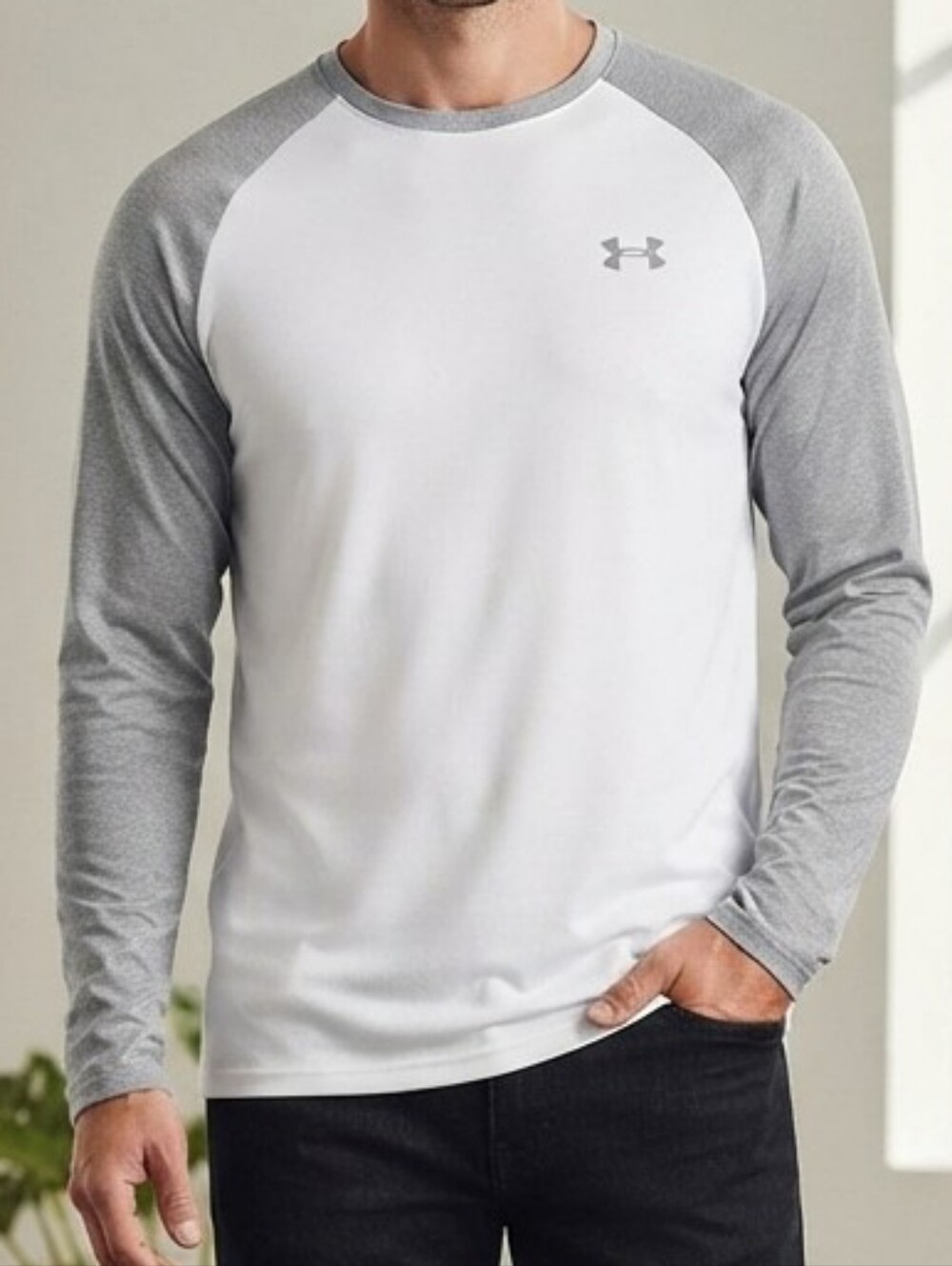 Under Armour Women's Gray & White Long Sleeve Raglan Athletic Shirt Medium